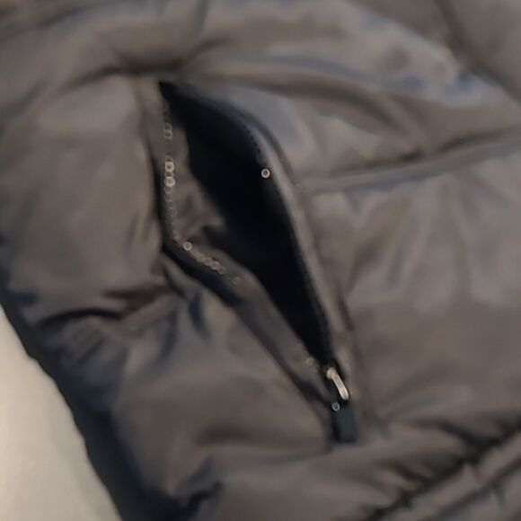 Old Navy sz M puffed vest - Picture 6 of 10